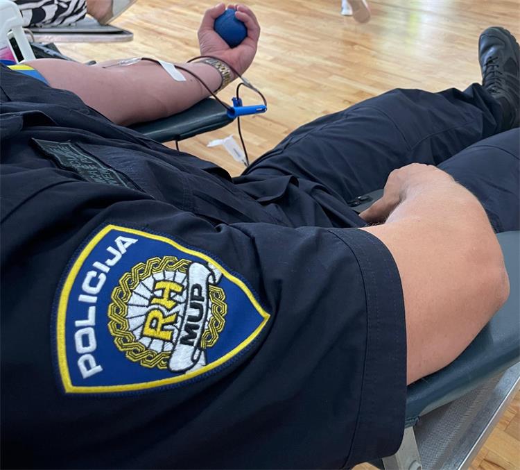 Slika /PU splitsko-dalmatinska 2022/KKDK/darivanje krvi 2006.jpg